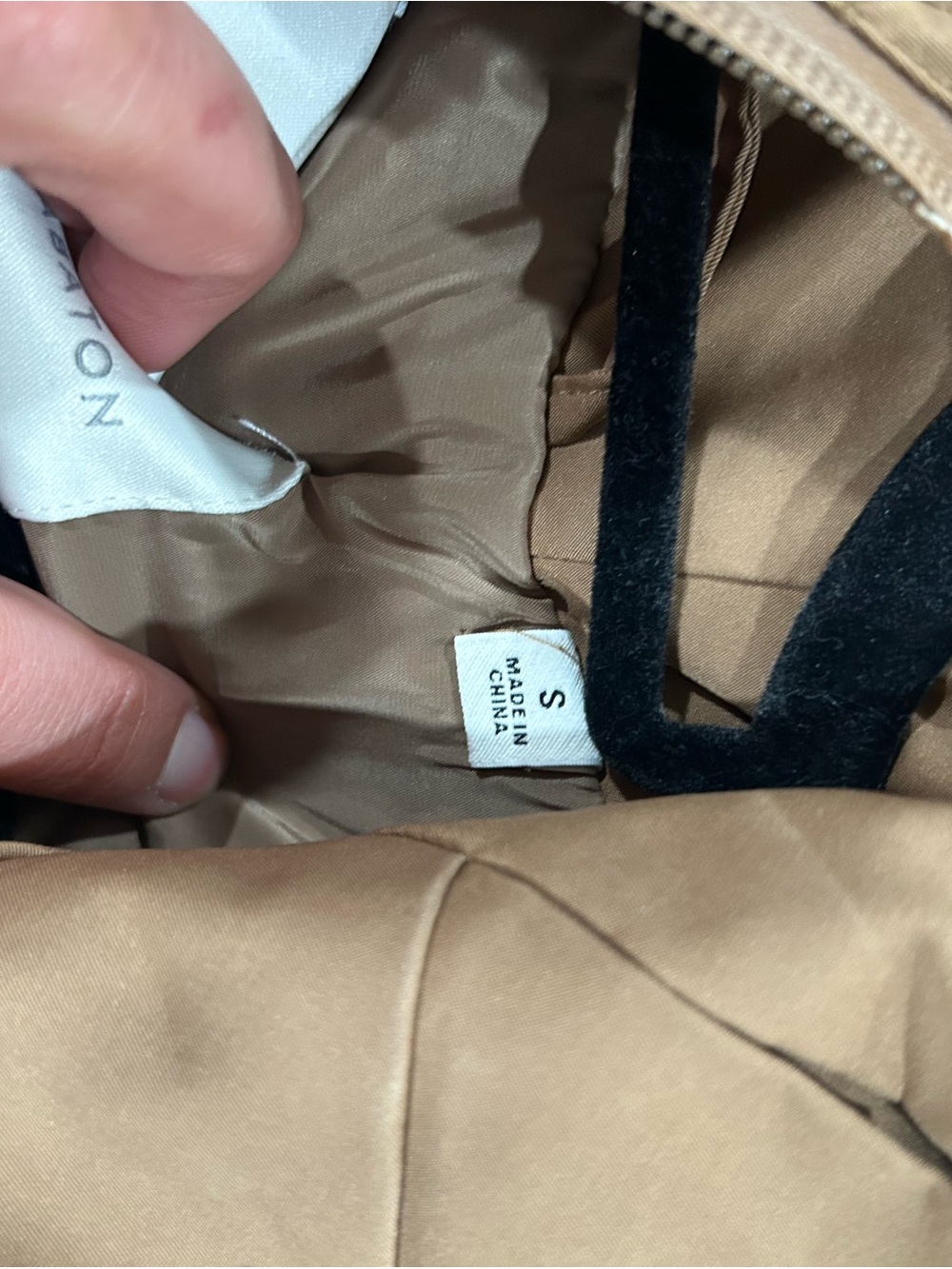 Aritzia Babaton Wilde Jacket
Slick matte twill hooded windbreaker - Picture 11 of 11